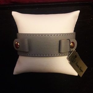 Adjustable leather watch band